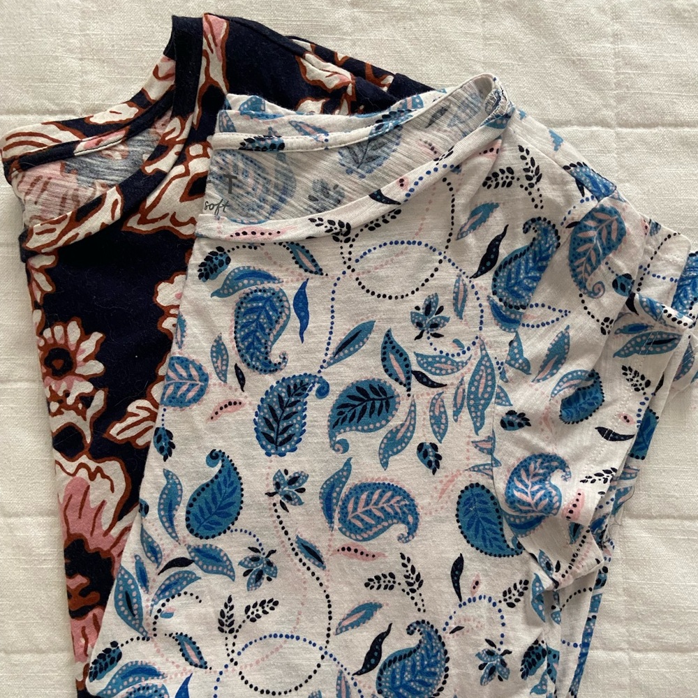 🌟BUNDLE🌟 2 Vintage Soft Loft T-shirt’s